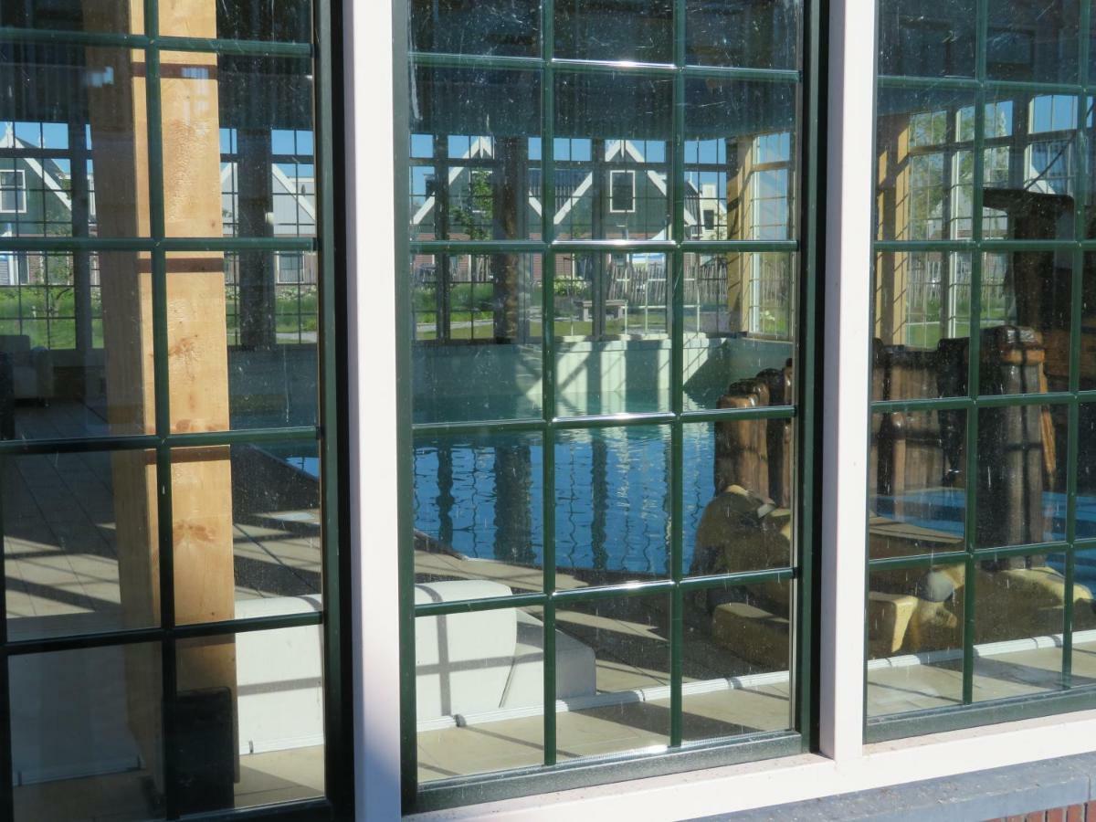 Ferienhaus Luxurious Water Uitdam
